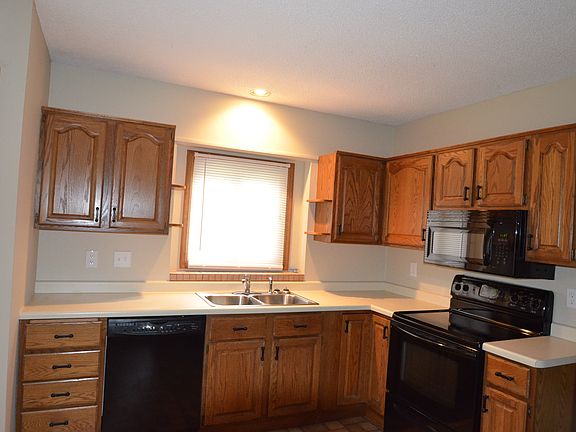 4th image of 1580 Lakewood Dr N