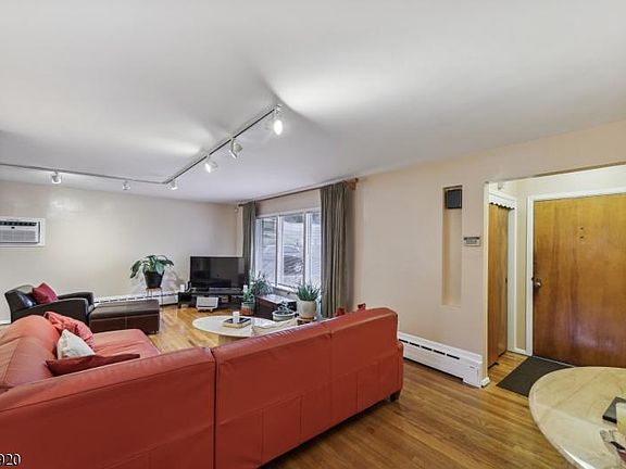 3rd image of 20 Florence Pl