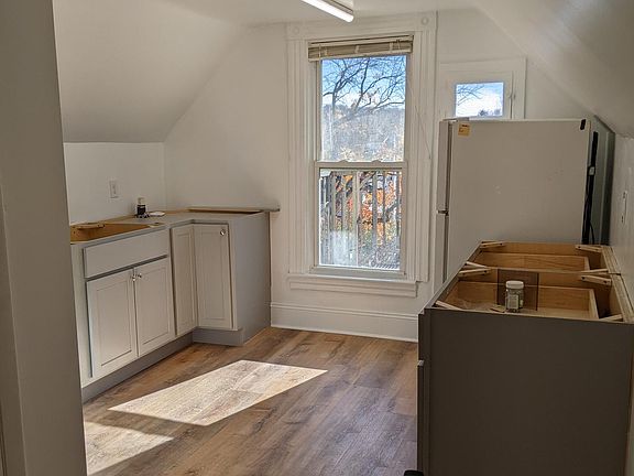 4th image of 310 Biddle Ave #3