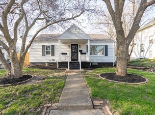 8 Felton Pl, Bloomington, IL 61701