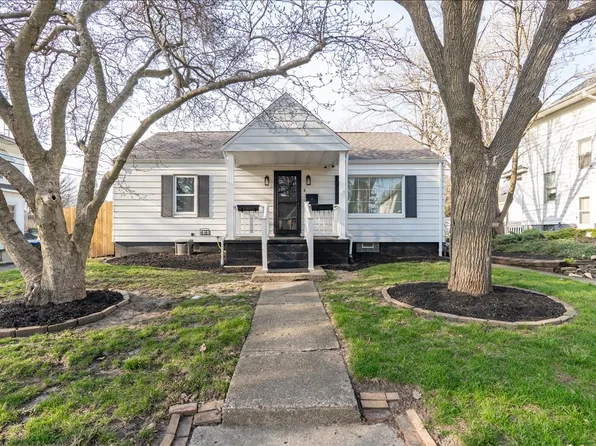 8 Felton Pl, Bloomington, IL 61701