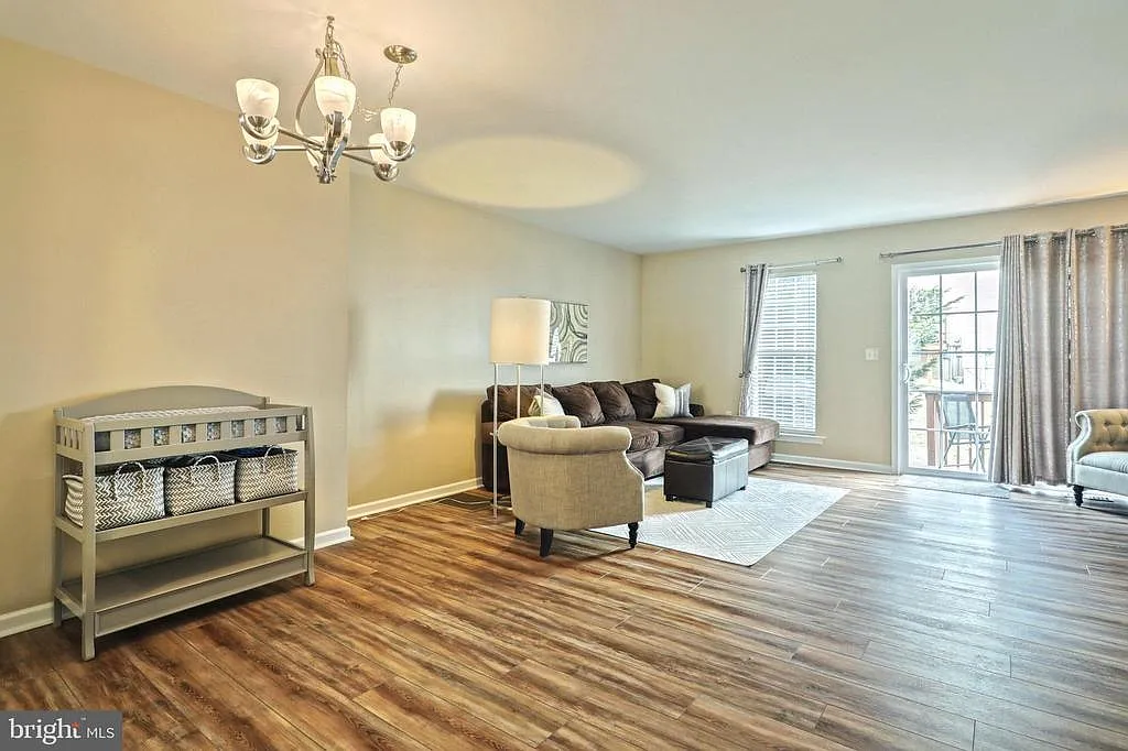 2 bed, 2.5 bath, 1750 sqft, $1,995 — Photo 3