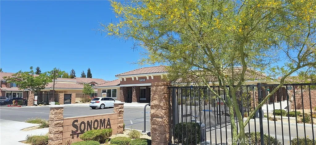 1 bed, 842 sqft, $1,995 — Photo 3