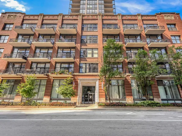 210 S Desplaines St APT 902, Chicago, IL 60661