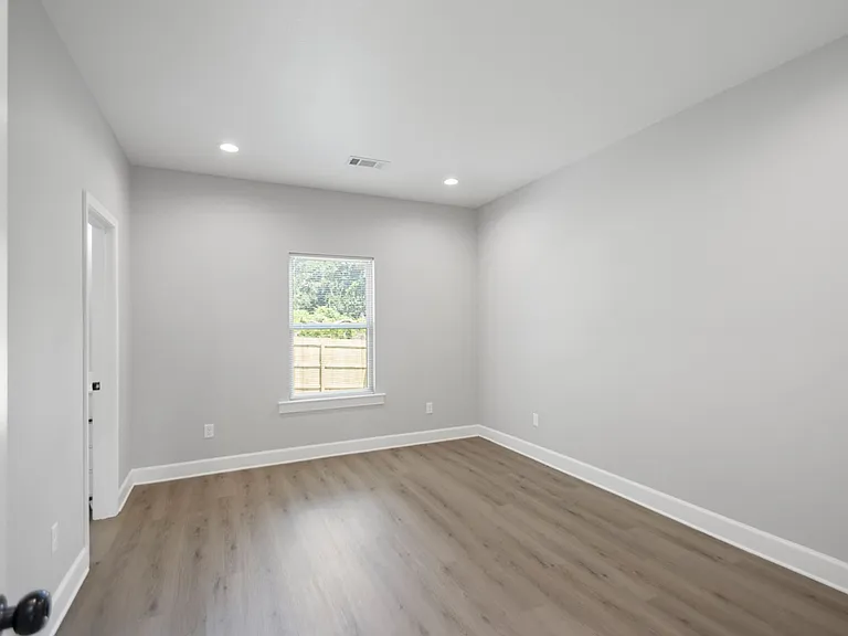 2311 Nichols Rd — Photo 31