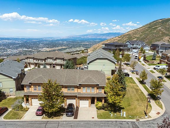 2nd image of 2117 E Glamis Ct S