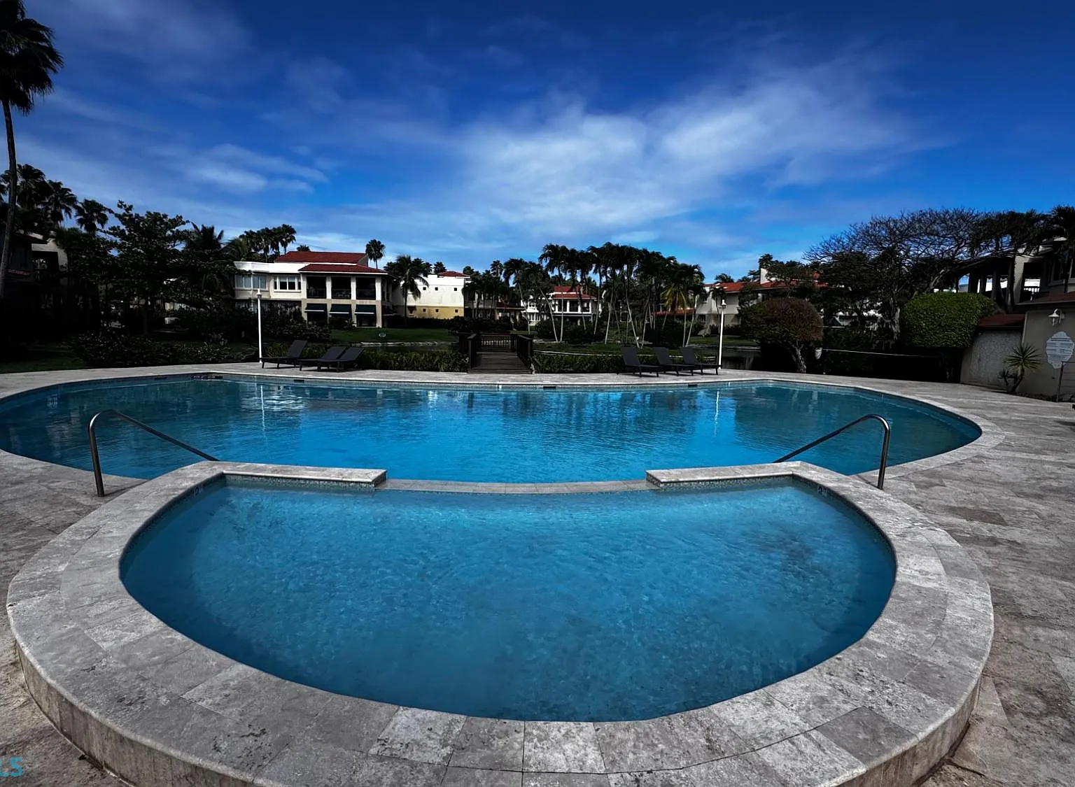 Lakeside Villas (Condominio) — Photo 4