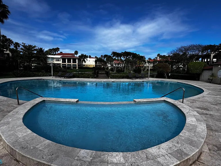 693 Lakeside Vlg #J-4 — Photo 4