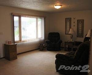 1716BridleDrLivingRoomView3