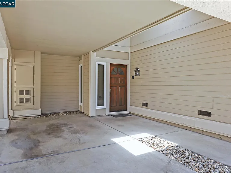 1539 Trimingham Dr — Photo 4