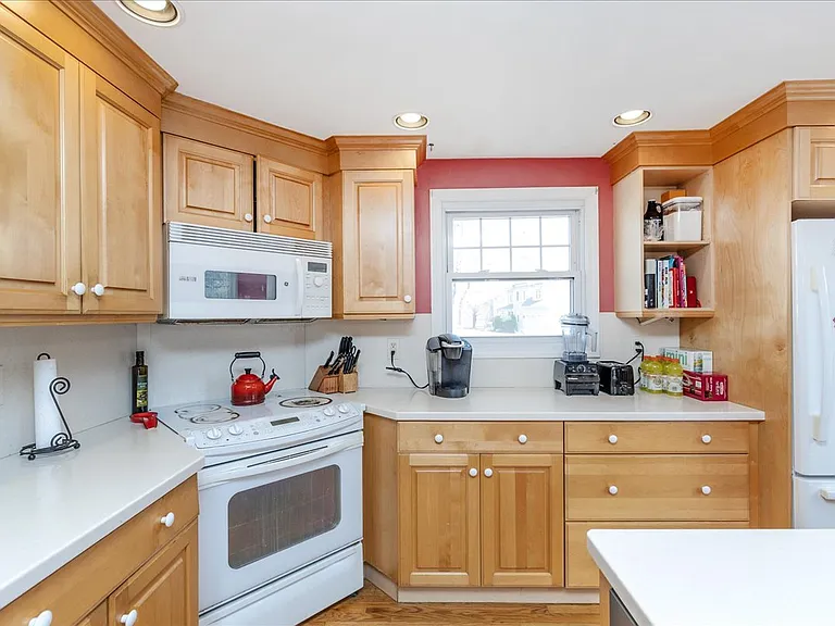 52 Albemarle Ave — Photo 10