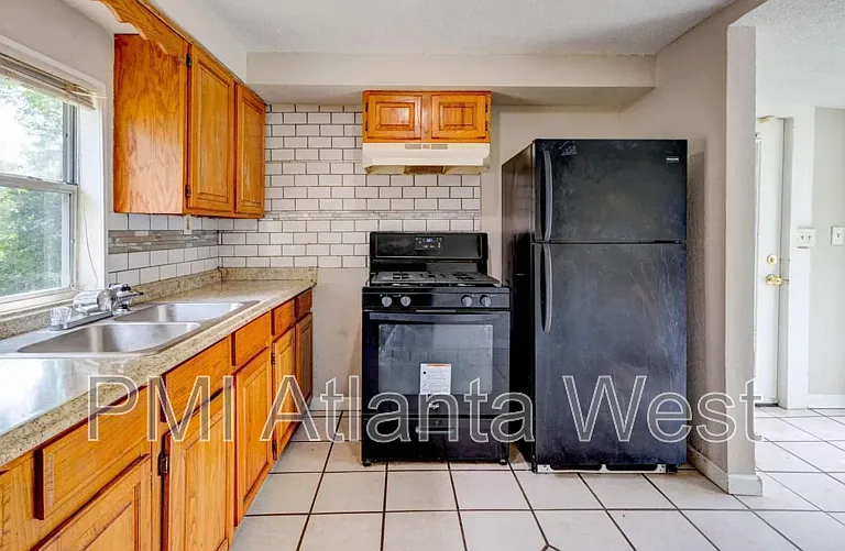 246 Stafford St NW — Photo 11