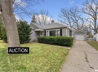 3416 Crestline Dr, Davenport, IA