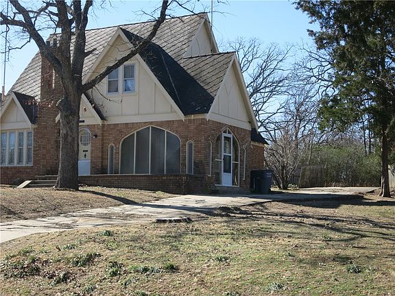 3rd image of 1101 Sunset Dr