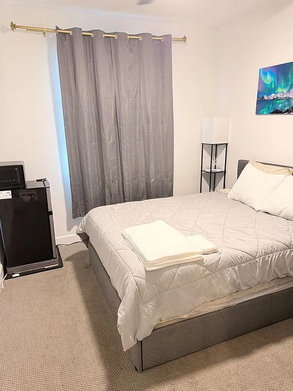 1 bed, 1.0 bath, 120 sqft, $1,350 — Photo 1