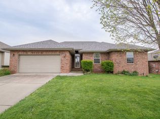 990 W Crestwood St, Nixa, MO 65714