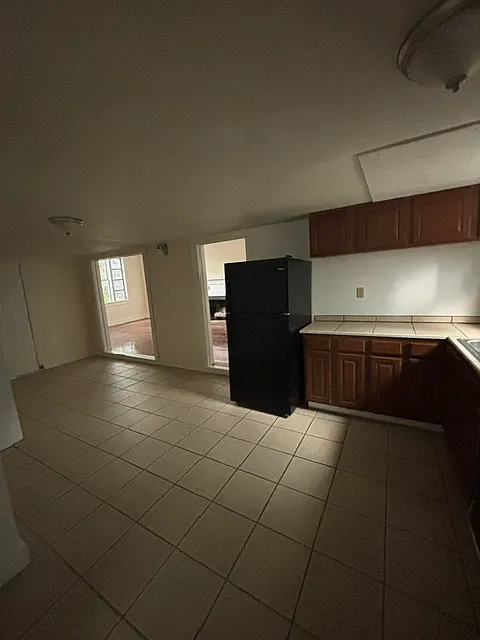 2 bed, 1.0 bath, $1,010 — Photo 3