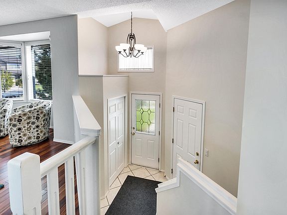 4th image of 20 Highland Cres