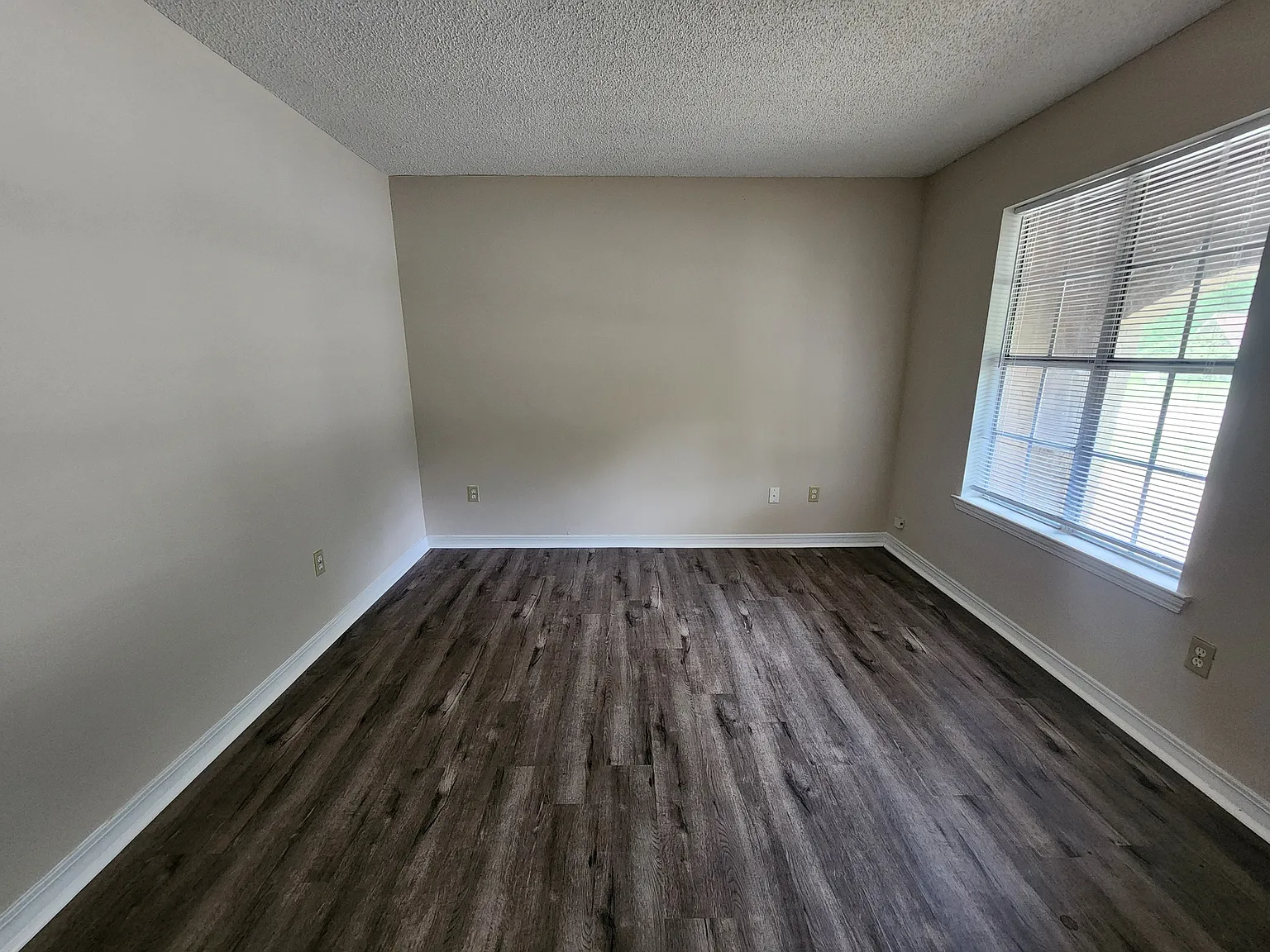 Woodside Dr., 2131 - 1 — Photo 2