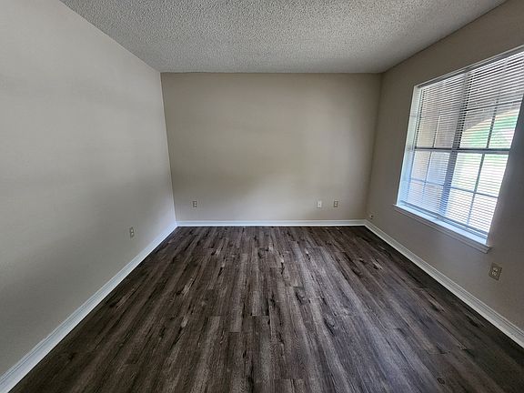 2nd image of 2131 Woodside Dr