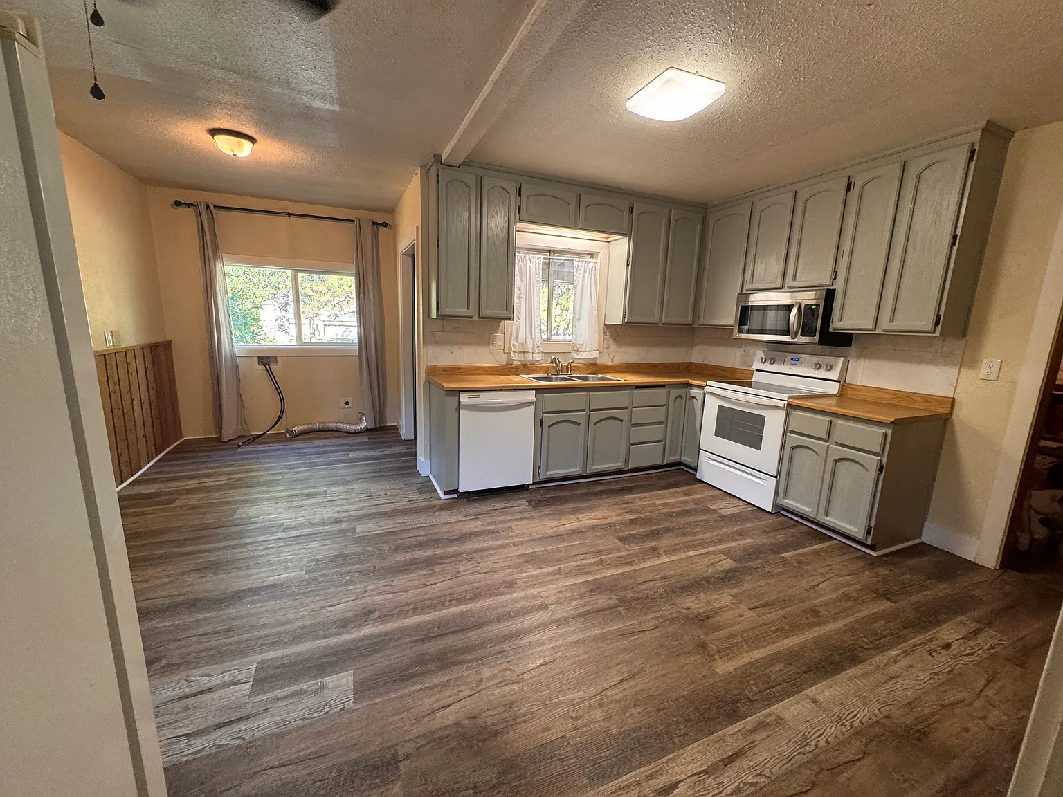 3 bed, 1108 sqft, $1,800 — Photo 4