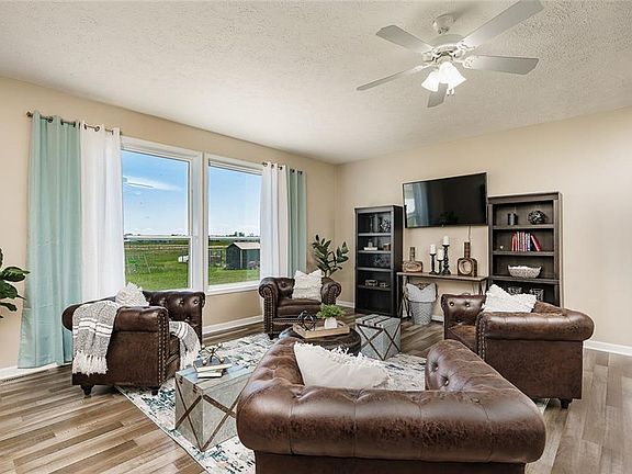 4th image of 3932 Plains Dr