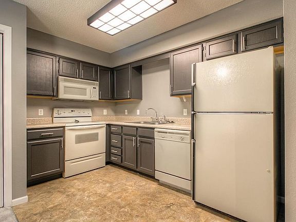 5th image of 6011 NE Moonstone Dr