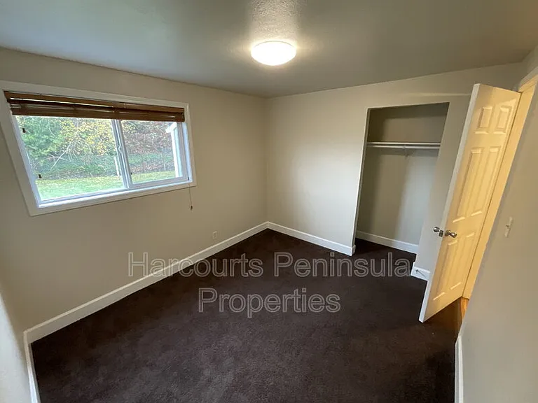 1742 Anderson St — Photo 8