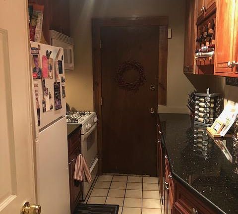 5th image of 503 W Fullerton Pkwy APT 1W