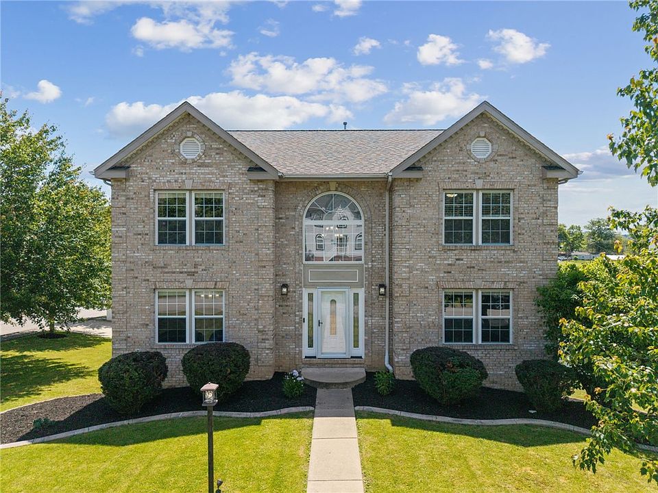 1st image of 164 Stratford Ct