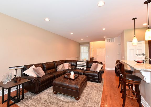 3rd image of 1905 N Crenshaw Cir