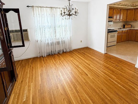 4th image of 59 Halladay Avenue