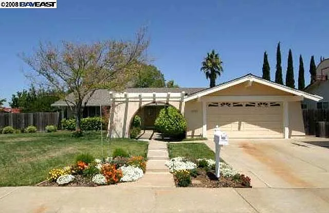 2552 Regent Rd photo 1