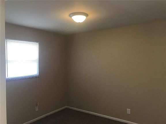 3rd image of 3014 Roberta Dr