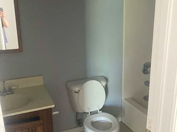 3rd image of 4501 Vine St APT 4