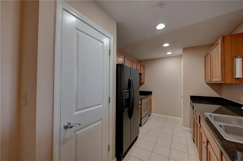 1 bed, 1.0 bath, 761 sqft, $2,400 — Photo 3
