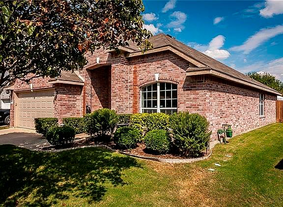 3rd image of 808 Sussex Dr
