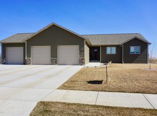 3480 Shamrock Loop, Dickinson, ND 58601