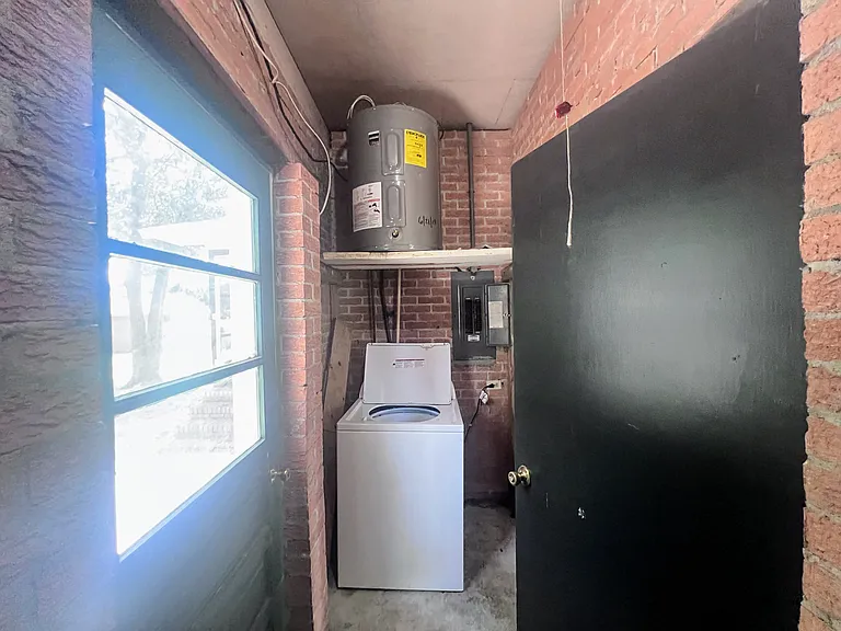 7702 Woodland Dr Utility Washer_07172025