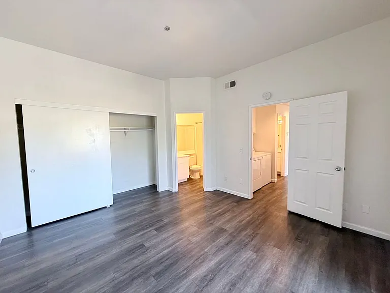 Oakdale Apartments (Village Palm Apartments) — Photo 14