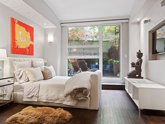 5th image of 39 E 12th St APT 102