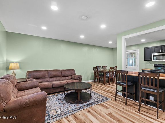 4th image of 504 Oak Lane