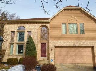 10675 Granada Ct, Palos Hills, IL