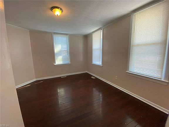 5th image of 1328 Crawford Pkwy #1