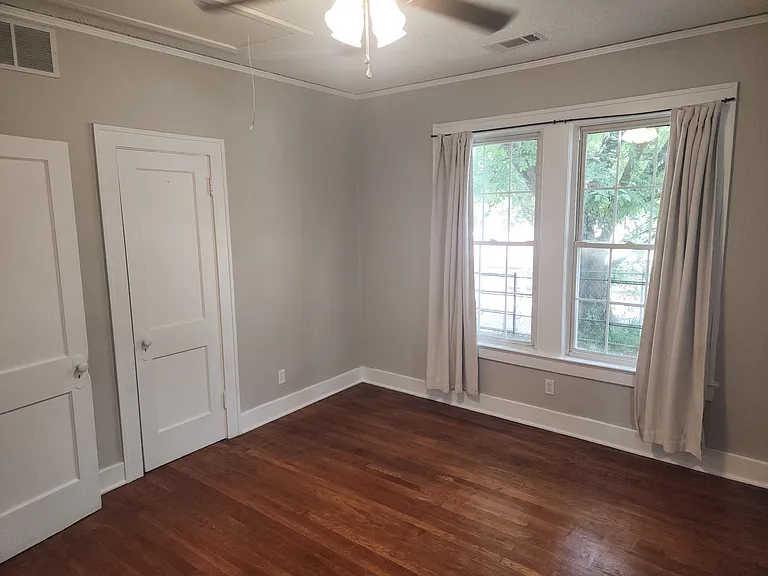 753 N McLean Blvd — Photo 16