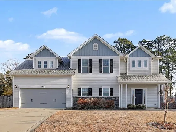 143 Ledgebrook Ln, Raeford, NC 28376