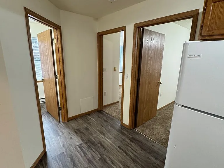 PIONEER BLUFF APARTMENTS — Photo 40