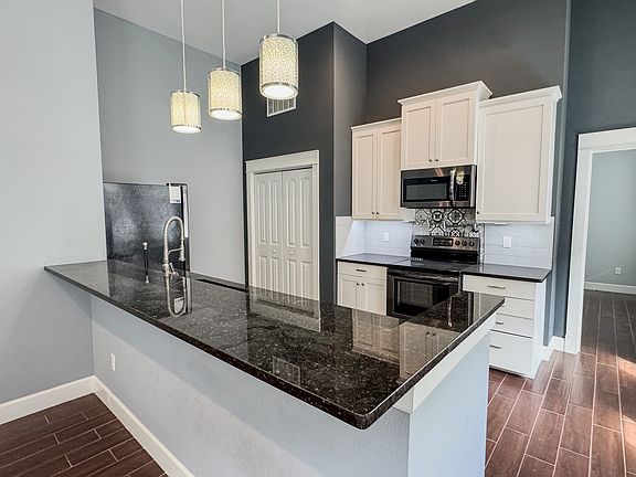 3rd image of 2901 Lee St Unit 1