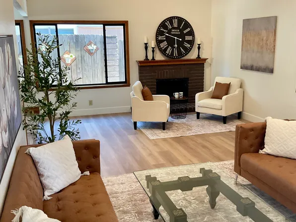 2455 Castlemont Ct, Simi Valley, CA 93063