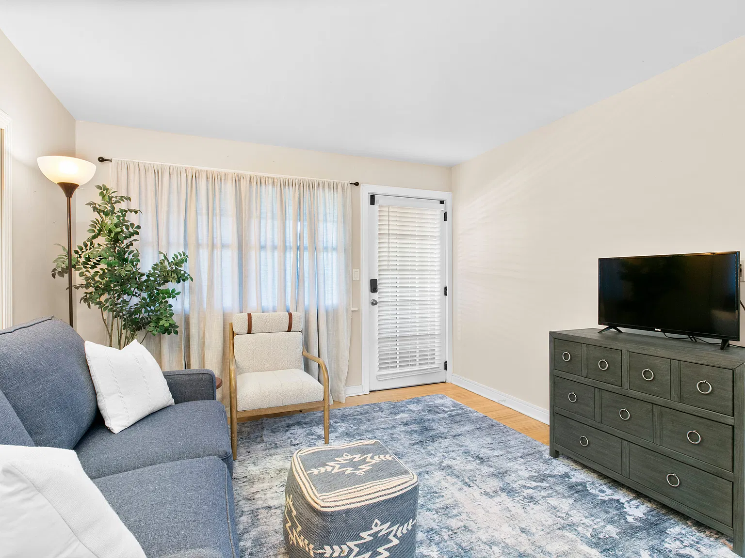 1 bed, 596 sqft, $1,850 — Photo 3
